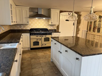 Hand Painted Kitchen Bringsty Common, Herefordshire Hand Painted Kitchen Bringsty Common, Herefordshire